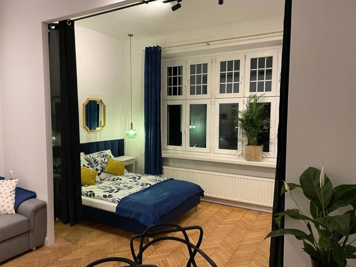 1936 , Parking Apartment