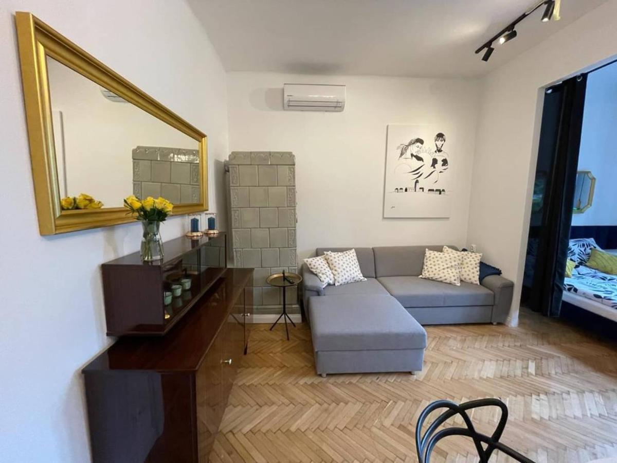 1936 , Parking Apartment *