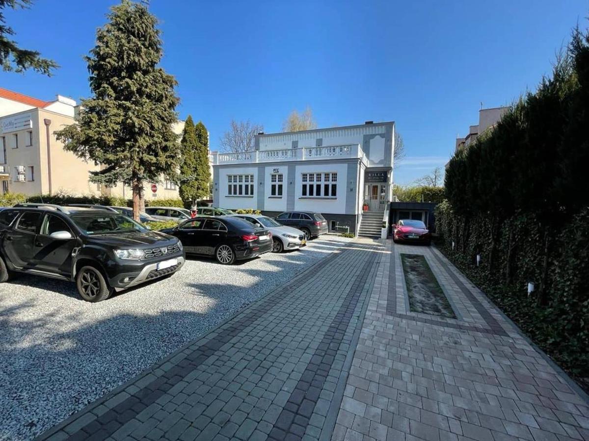 1936 , Parking Apartment