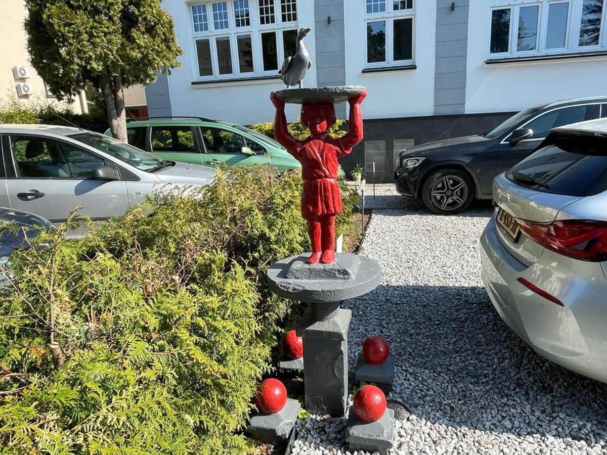 1936 , Parking