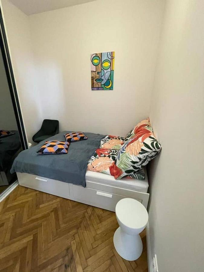 1936 , Parking Apartment *