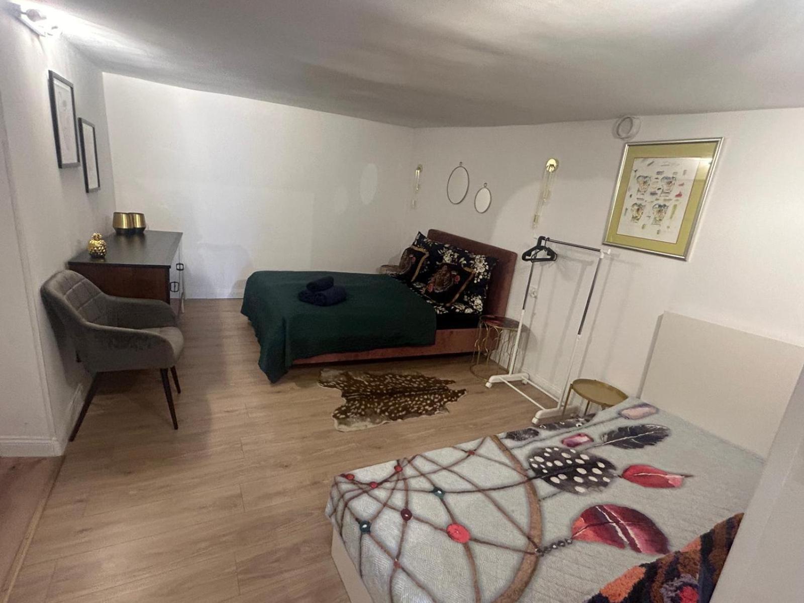 Apartment 1936 , Parking *